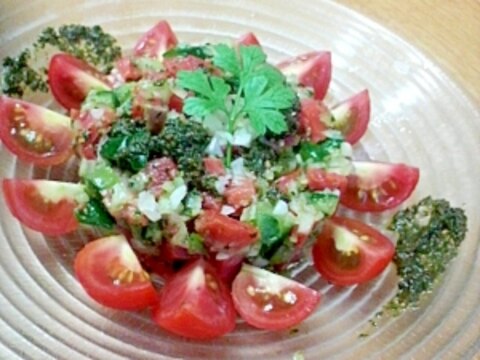 野菜たっぷり♡スモークサーモンのタルタル風サラダ